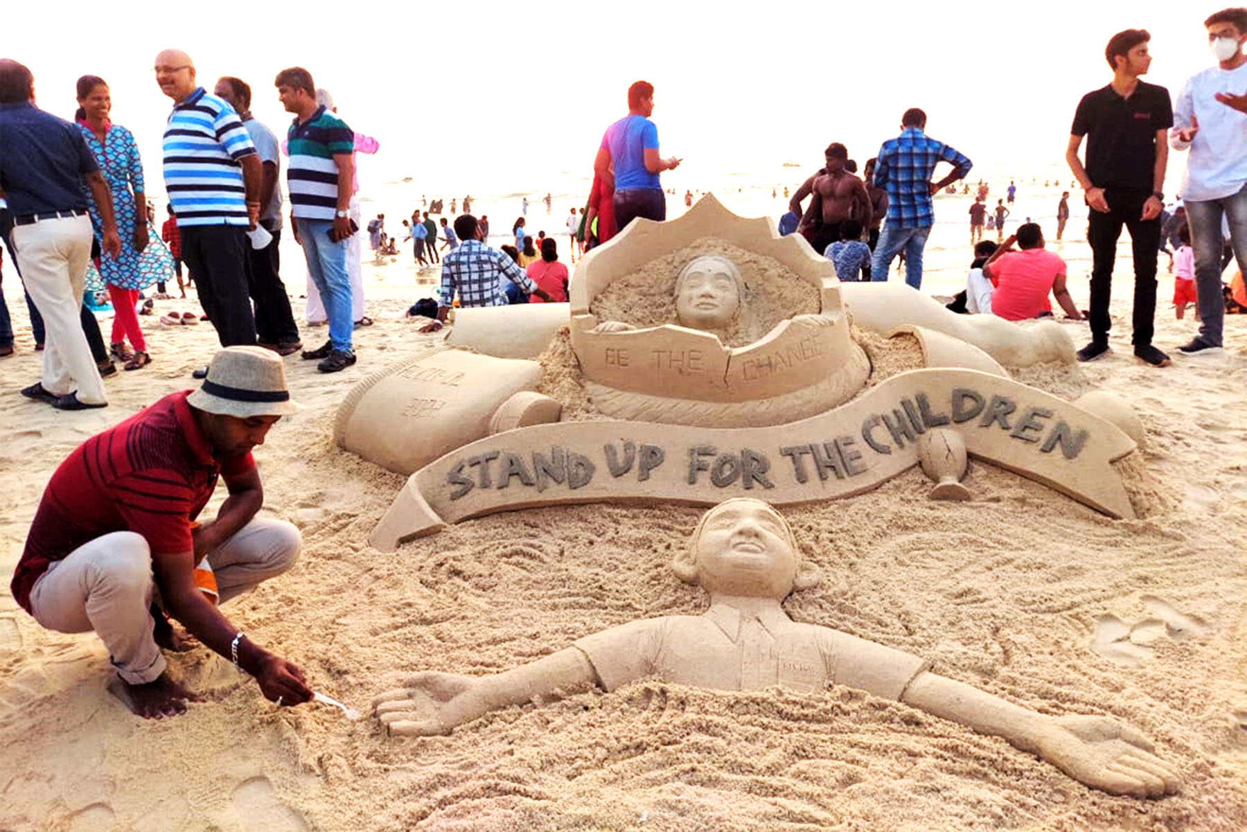 ಉಡುಪಿ: ​‘ಸ್ಟ್ಯಾಂಡ್ ಅಪ್ ಫಾರ್ ಚಿಲ್ಡ್ರನ್’ ಮರಳು ಶಿಲ್ಪ ರಚನೆ