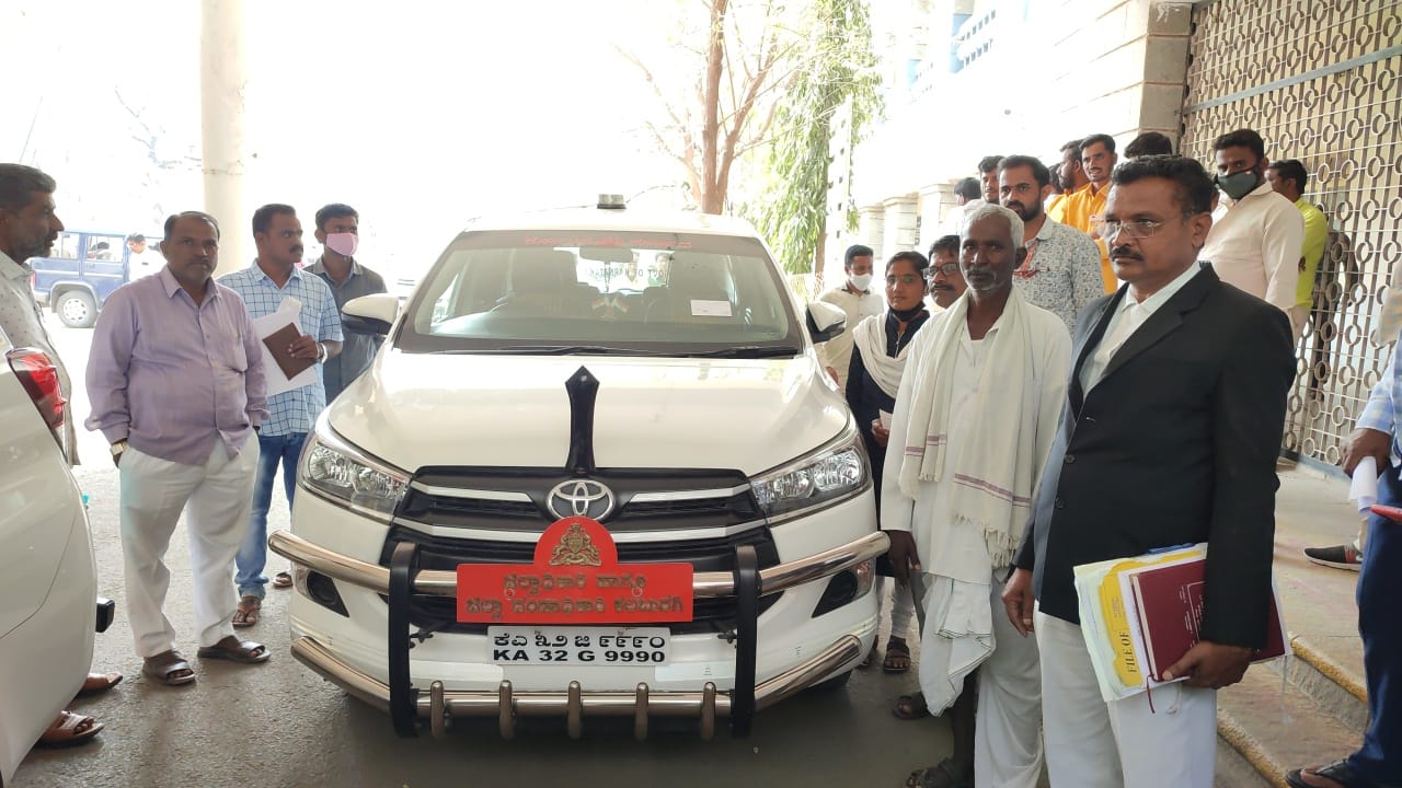 ರೈತನಿಗೆ ಪರಿಹಾರ ನೀಡುವಲ್ಲಿ ವಿಳಂಬ: ಕಲಬುರಗಿ ಜಿಲ್ಲಾಧಿಕಾರಿಯ ಕಾರು ಜಪ್ತಿಗೆ ಆದೇಶಿಸಿದ ನ್ಯಾಯಾಲಯ
