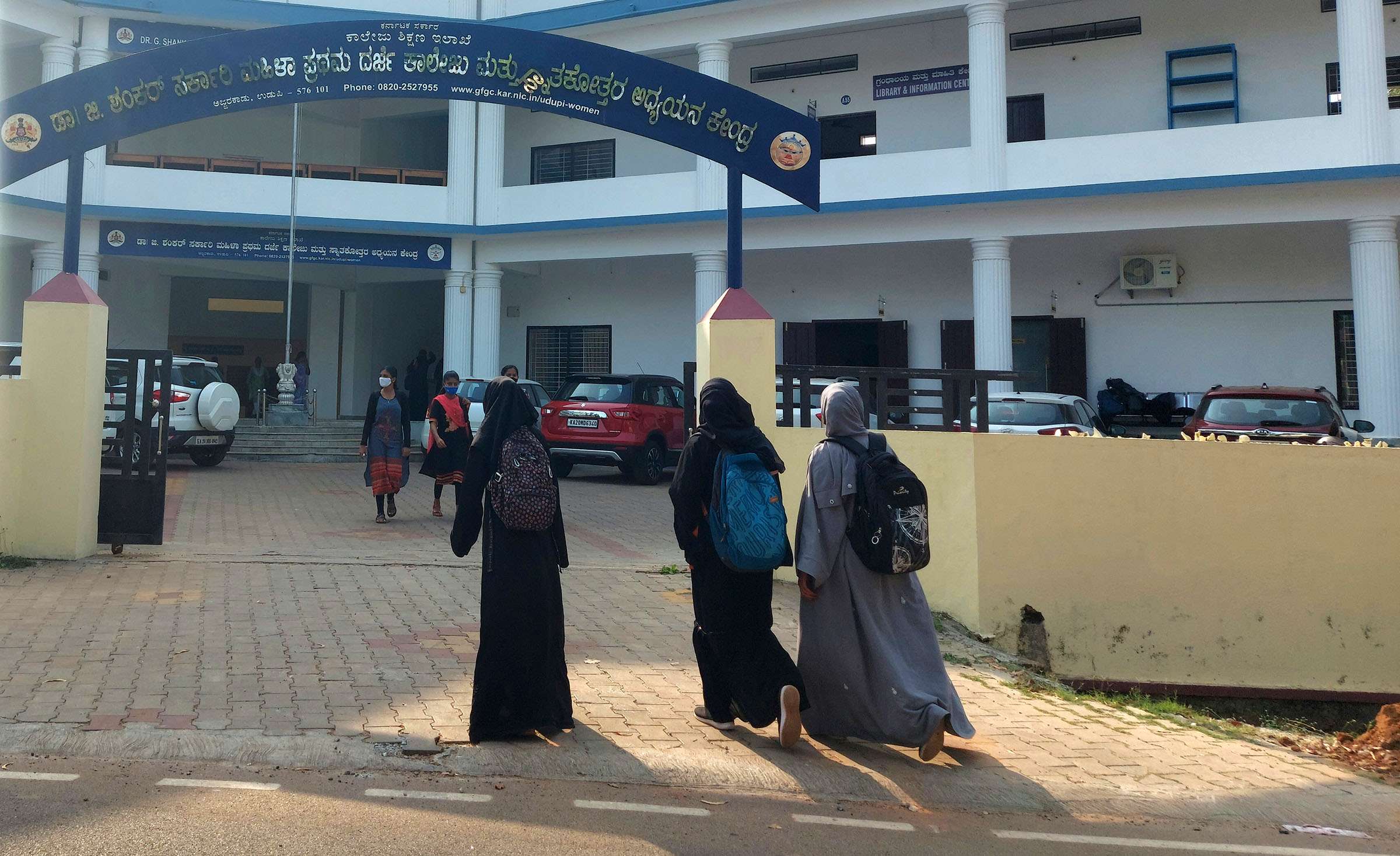 ಉಡುಪಿ; ಹಿಜಾಬ್ ಹಾಕಿದವರಿಗೆ ತರಗತಿ ಪ್ರವೇಶ ನಿರಾಕರಣೆ: ಹಲವು ಮಂದಿ ಗೈರು