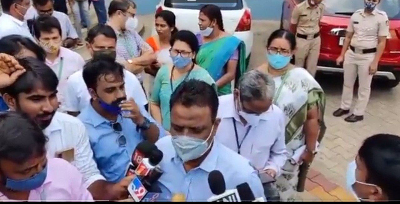 ʼನೀವು ಕೋರ್ಟ್‌ ಆದೇಶವನ್ನು ತಪ್ಪಾಗಿ ಅರ್ಥೈಸುತ್ತಿದ್ದೀರಿʼ: ಪ್ರಾಂಶುಪಾಲರನ್ನು ತರಾಟೆಗೆಳೆದ ಪತ್ರಕರ್ತೆ