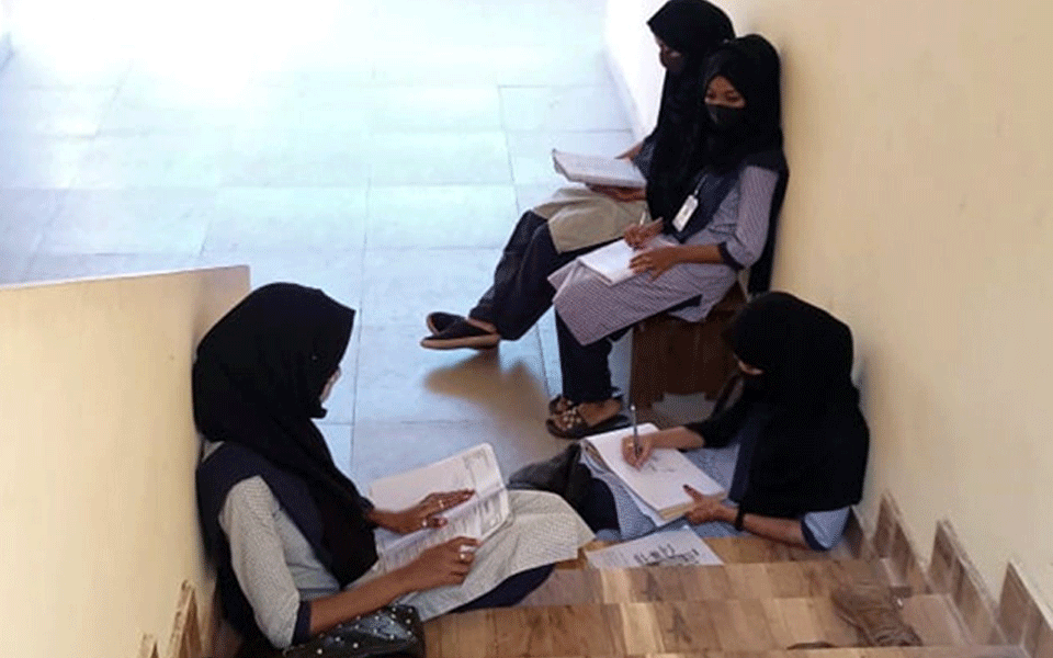 ಹಿಜಾಬ್‌ ವಿಷಯದಲ್ಲಿ ಹೊರಗಿನ ದೇಶಗಳಿಗೆ ಪ್ರತಿಕ್ರಿಯಿಸಲು ಹಕ್ಕಿಲ್ಲ: ವಿದೇಶಾಂಗ ವ್ಯವಹಾರಗಳ ಸಚಿವಾಲಯ