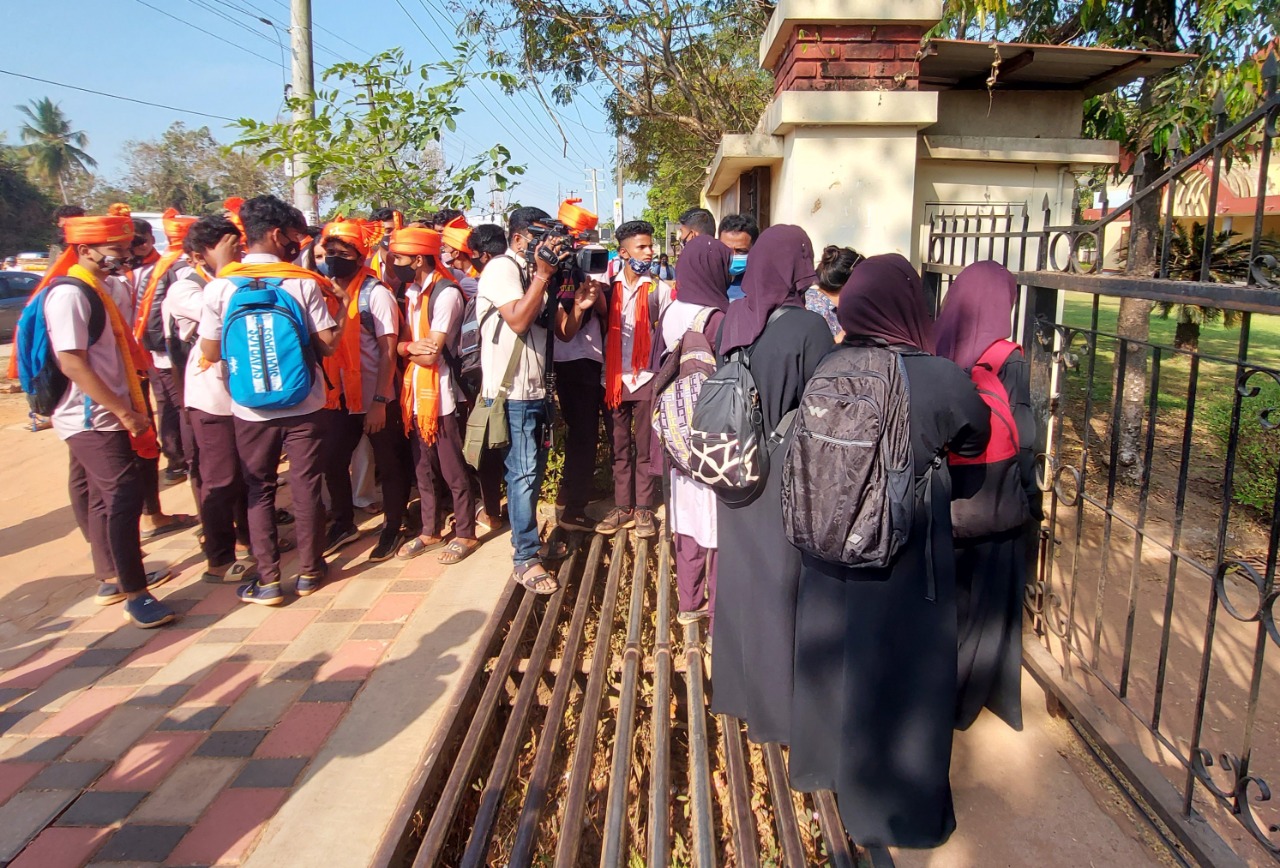 ಹಿಜಾಬ್ ವಿವಾದದಿಂದ ಅಂತಾರಾಷ್ಟ್ರೀಯ ಮಟ್ಟದಲ್ಲಿ ʼಇಮೇಜ್‌ʼಗೆ ಧಕ್ಕೆ: ಬಿಜೆಪಿಯಲ್ಲಿ ತಳಮಳ