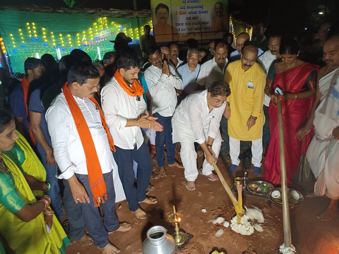 ಆರೂರು ಗ್ರಾಪಂ ವ್ಯಾಪ್ತಿಯ ಮೊರಾರ್ಜಿ ದೇಸಾಯಿ ವಸತಿ ಶಾಲೆಯಲ್ಲಿ ಕಂದಾಯ ಸಚಿವರಿಂದ ಅಹವಾಲು ಸ್ವೀಕಾರ; ಗ್ರಾಮ ವಾಸ್ತವ್ಯ