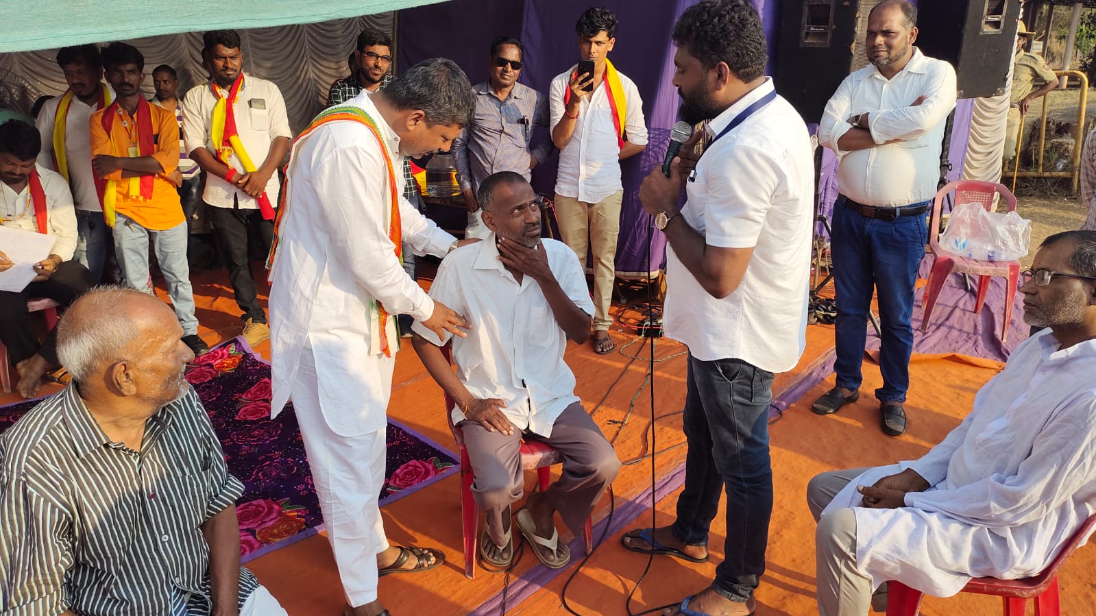 ಸುರತ್ಕಲ್: ಚುನಾಯಿತ ಜನಪ್ರತಿನಿಧಿಗಳ ವಂಚನೆ ಬಗ್ಗೆ ಅಣುಕು ದರ್ಶನದ ಮೂಲಕ ವಿಭಿನ್ನ ಪ್ರತಿಭಟನೆ