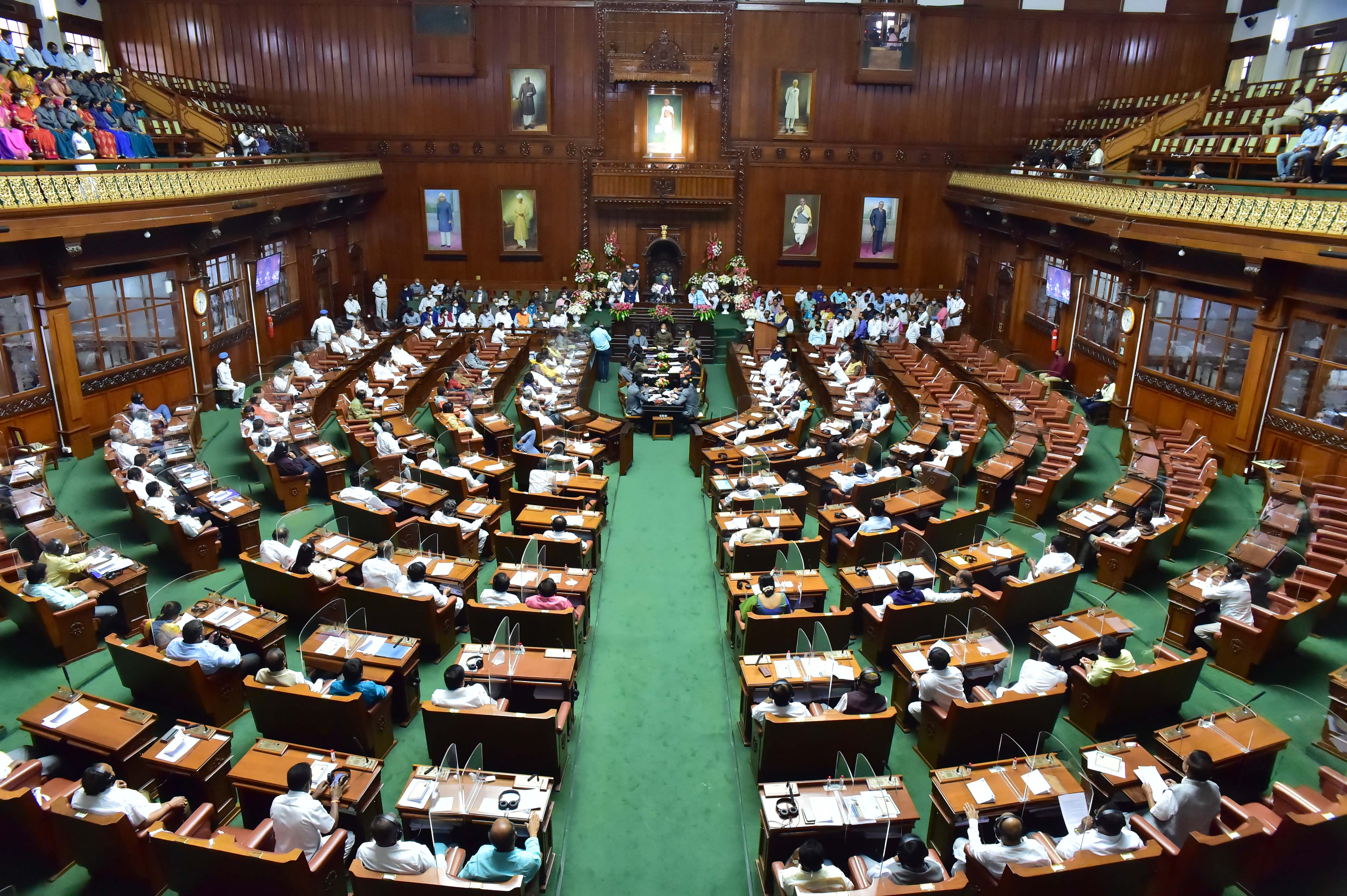 ಈಶ್ವರಪ್ಪ ರಾಜೀನಾಮೆಗೆ ಪ್ರತಿಪಕ್ಷ ಕಾಂಗ್ರೆಸ್ ಪಟ್ಟು: ಸದನ ಅನಿರ್ದಿಷ್ಟಾವಧಿಗೆ ಮುಂದೂಡಿಕೆ ಸಾಧ್ಯತೆ