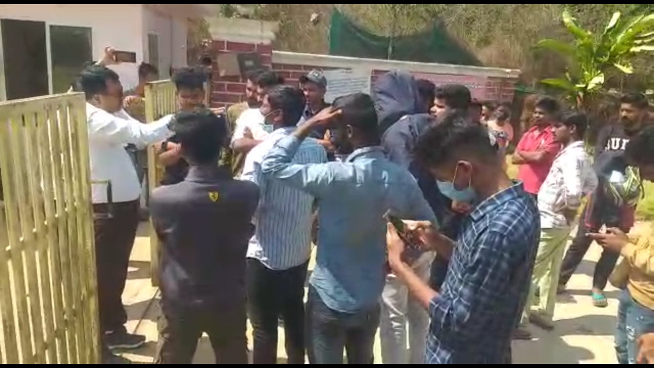 ರವಿವಾರದ ವಿಶೇಷ ತರಗತಿ ವೇಳೆ ಹಿಜಾಬ್ ವಿಚಾರಕ್ಕೆ ಸಂಘಪರಿವಾರ ಕಾರ್ಯಕರ್ತರಿಂದ ಗೊಂದಲ ಸೃಷ್ಟಿಗೆ ಯತ್ನ