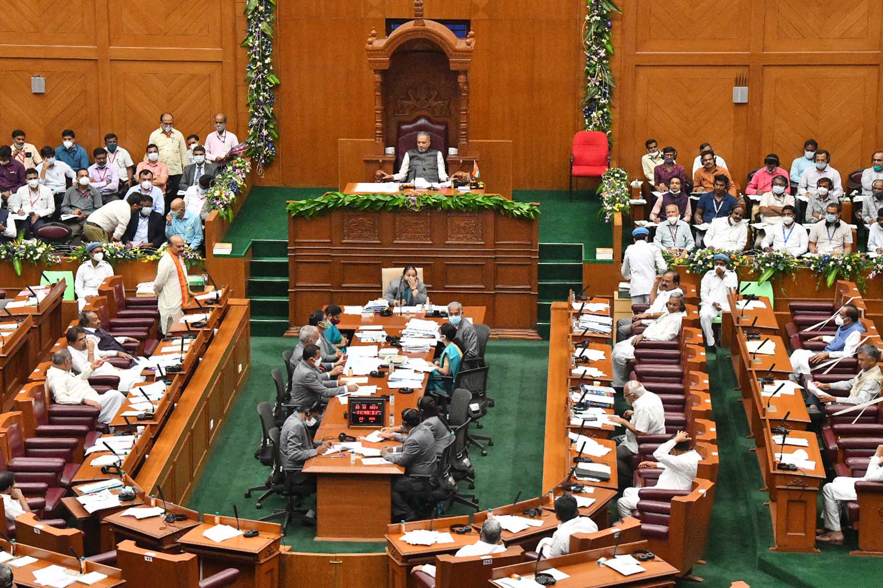 ಗದ್ದಲದ ನಡುವೆಯೇ ಮುಖ್ಯಮಂತ್ರಿ, ಸಚಿವರು-ಶಾಸಕರ ವೇತನ, ಭತ್ಯೆಗಳನ್ನು ಹೆಚ್ಚಿಸುವ ಮಸೂದೆಗೆ ಅಂಗೀಕಾರ