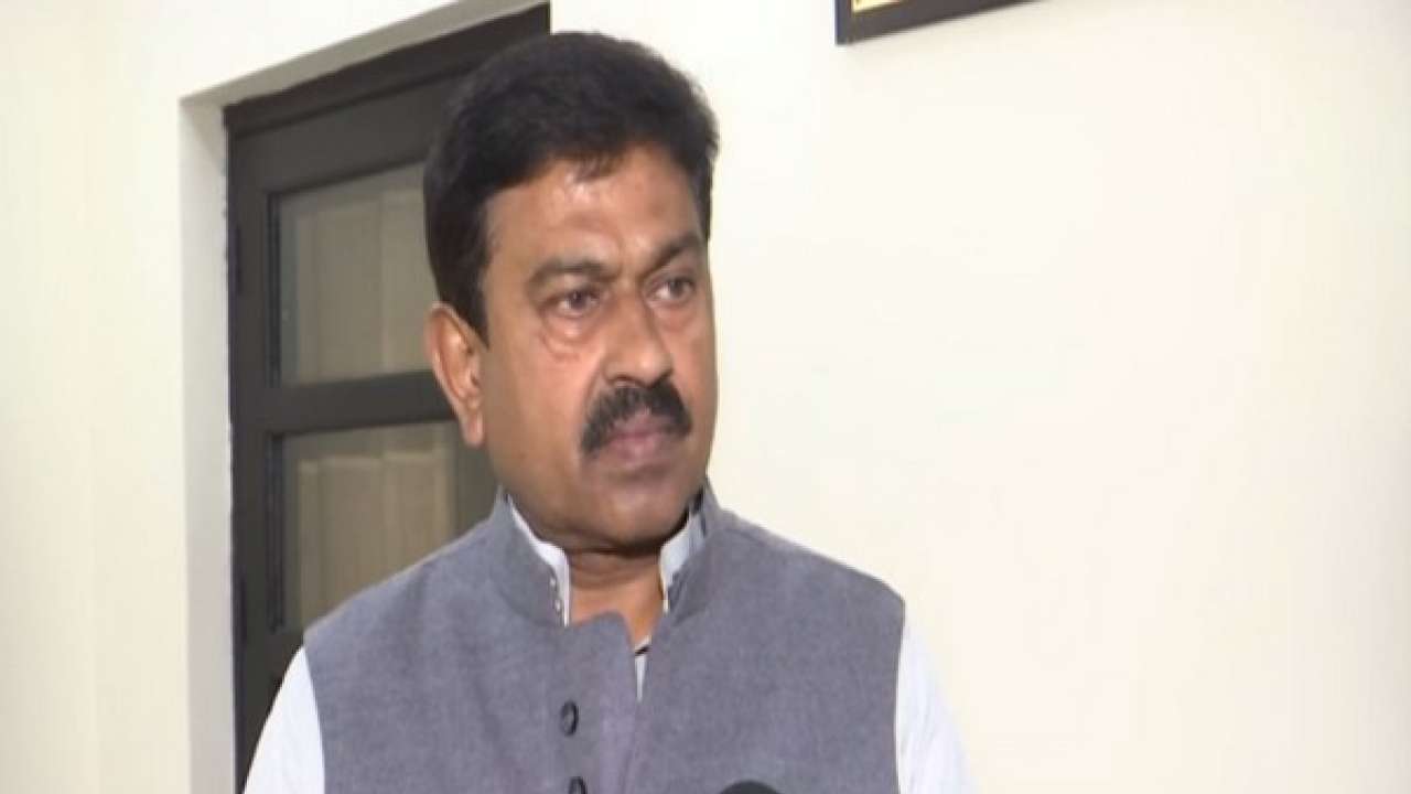 ನೂರಾರು ಪೊಲೀಸರು,ಅರೆಸೇನಾ ಪಡೆ ಸಿಬ್ಬಂದಿಯಿಂದ ಸುತ್ತುವರಿದಿದ್ದ ಅಜಯ್ ಮಿಶ್ರಾ ರಿಂದ ಲಖಿಂಪುರದಲ್ಲಿ ಮತ ಚಲಾವಣೆ