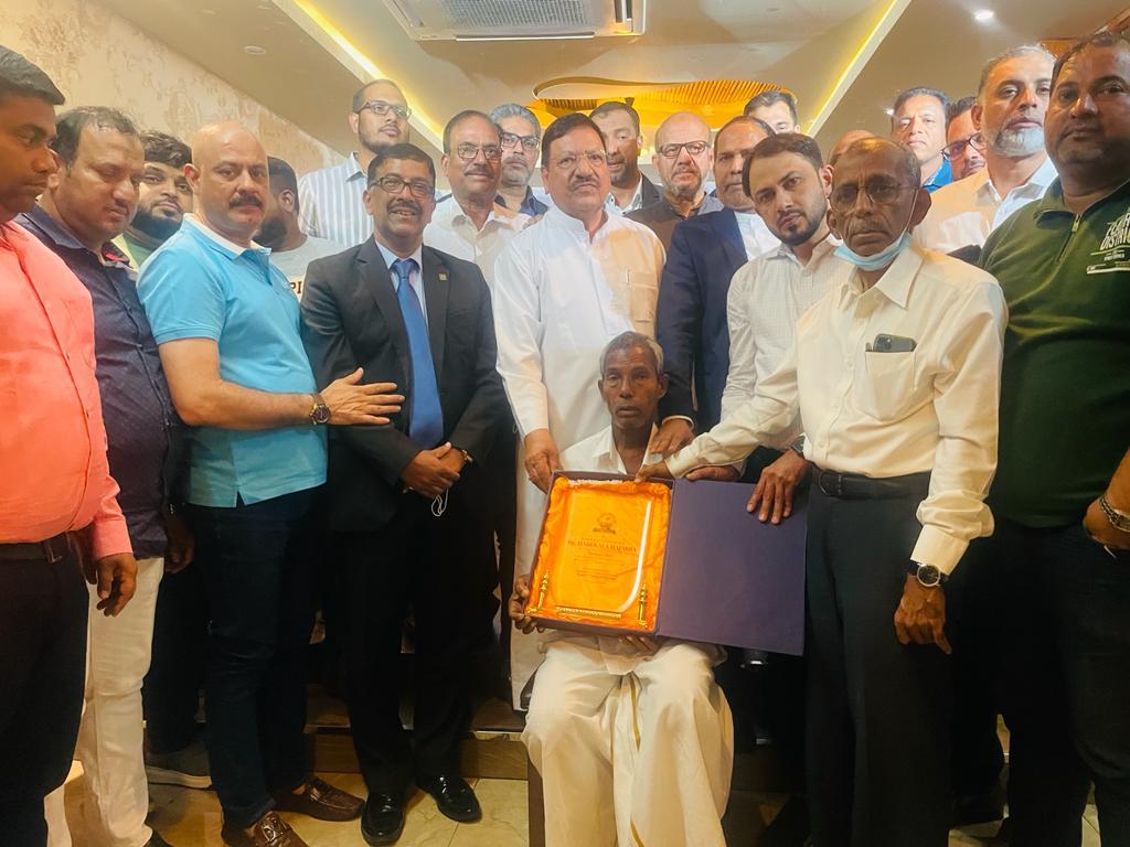 ದುಬೈ: ಬ್ಯಾರೀಸ್ ಕಲ್ಚರಲ್ ಫೋರಮ್ ವತಿಯಿಂದ ಪದ್ಮಶ್ರೀ ಹರೇಕಳ ಹಾಜಬ್ಬರಿಗೆ ಸನ್ಮಾನ