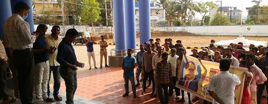 ಭಟ್ಕಳ: ರಾ.ಹೆ. ಅಗಲೀಕರಣ - ಕೊರಗ ಸಮುದಾಯದ ಒಕ್ಕಲೆಬ್ಬಿಸುವ ಕ್ರಮದ ವಿರುದ್ಧ ಜಿಲ್ಲಾಧಿಕಾರಿಗಳಿಗೆ ಮನವಿ