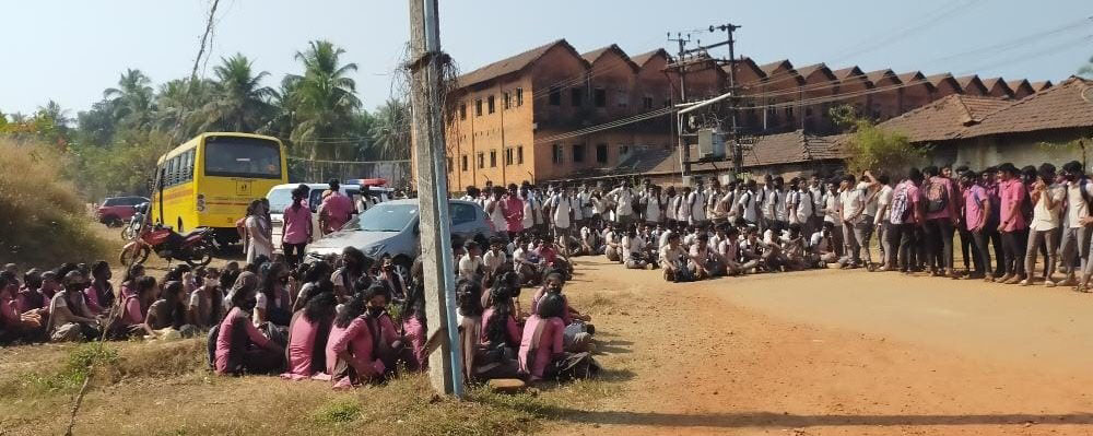 ಬೈಂದೂರು ಶಾಸಕರ ಕಾಲೇಜಿನ ಪಿಆರ್‌ಓಯಿಂದ ವಿದ್ಯಾರ್ಥಿನಿಯರಿಗೆ ಅಶ್ಲೀಲ ಸಂದೇಶ ಆರೋಪ