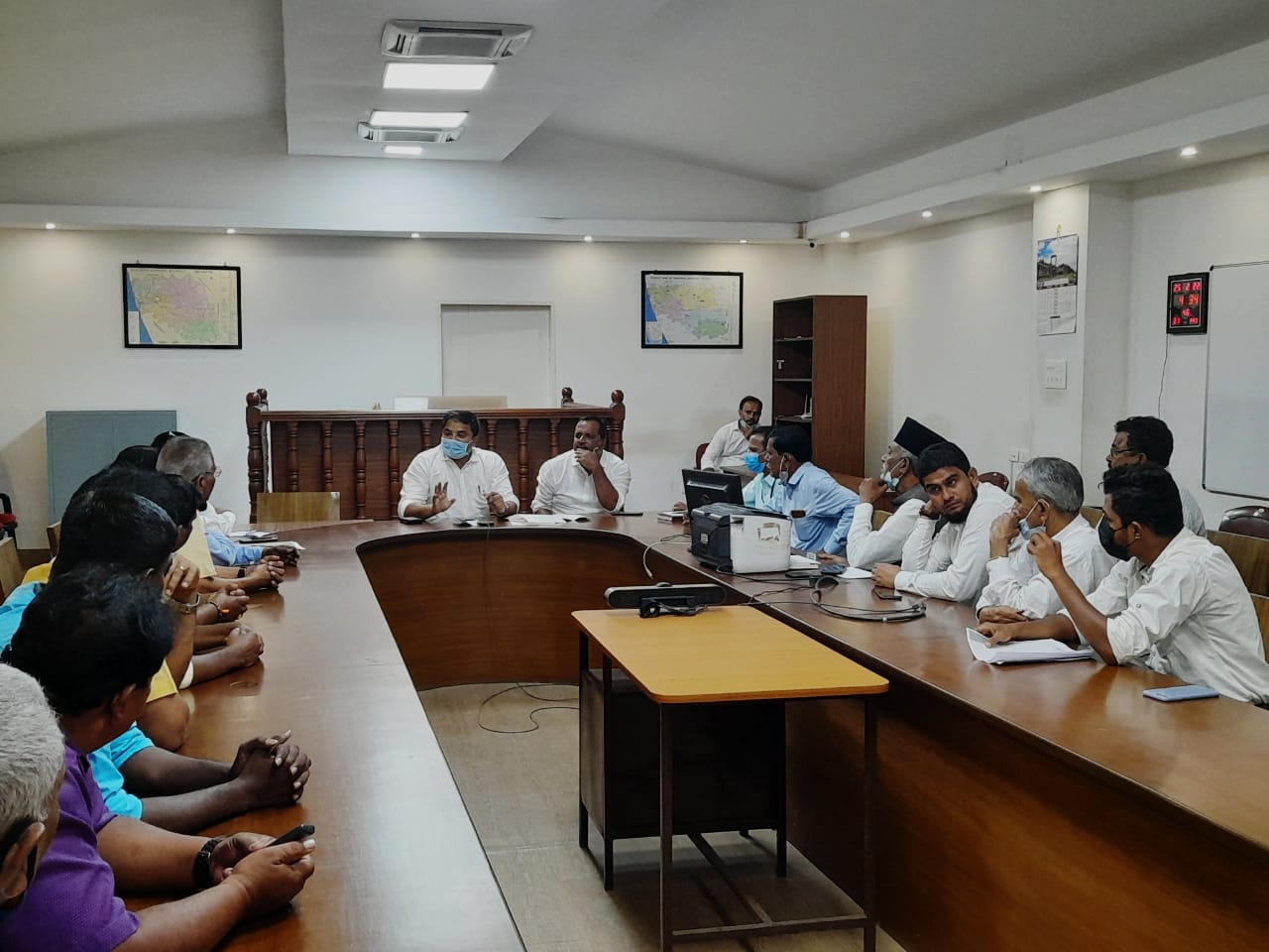 ಉಳ್ಳಾಲ ಭಾರತ್ ಕಾಲೇಜಿನಲ್ಲಿ ಹಿಜಾಬ್ ವಿವಾದ: ವಿಪಕ್ಷ ಉಪನಾಯಕ ಖಾದರ್ ನೇತೃತ್ವದಲ್ಲಿ ಮಹತ್ವದ ಸಭೆ