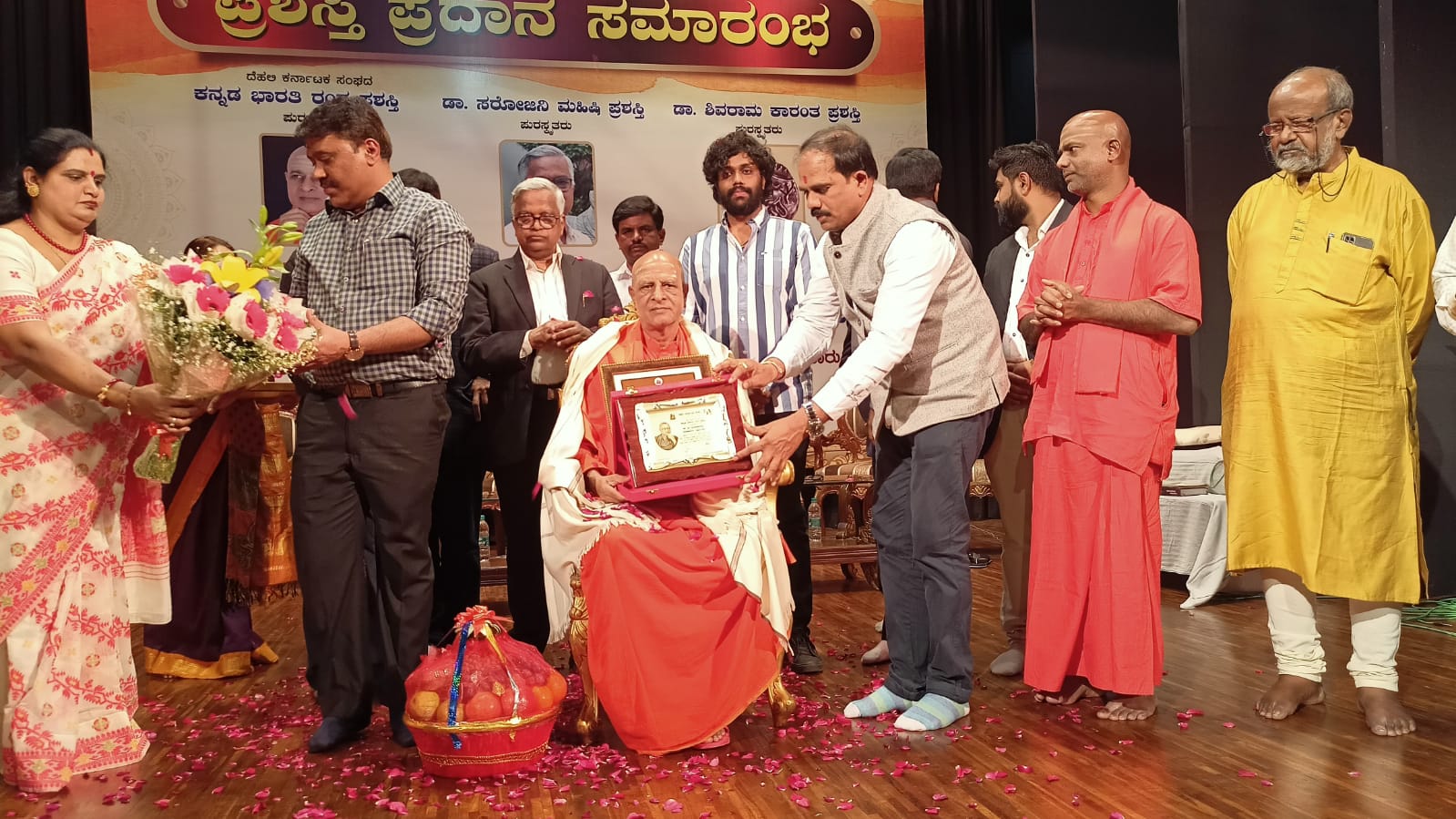 ಸಮಾಜಕ್ಕೆ ದಿಕ್ಕು ತೋರಿಸುತ್ತಿದ್ದವರೇ ದಿಕ್ಕು ತಪ್ಪುತ್ತಿದ್ದಾರೆ: ಪಂಡಿತಾರಾಧ್ಯ ಶಿವಾಚಾರ್ಯ ಸ್ವಾಮಿ