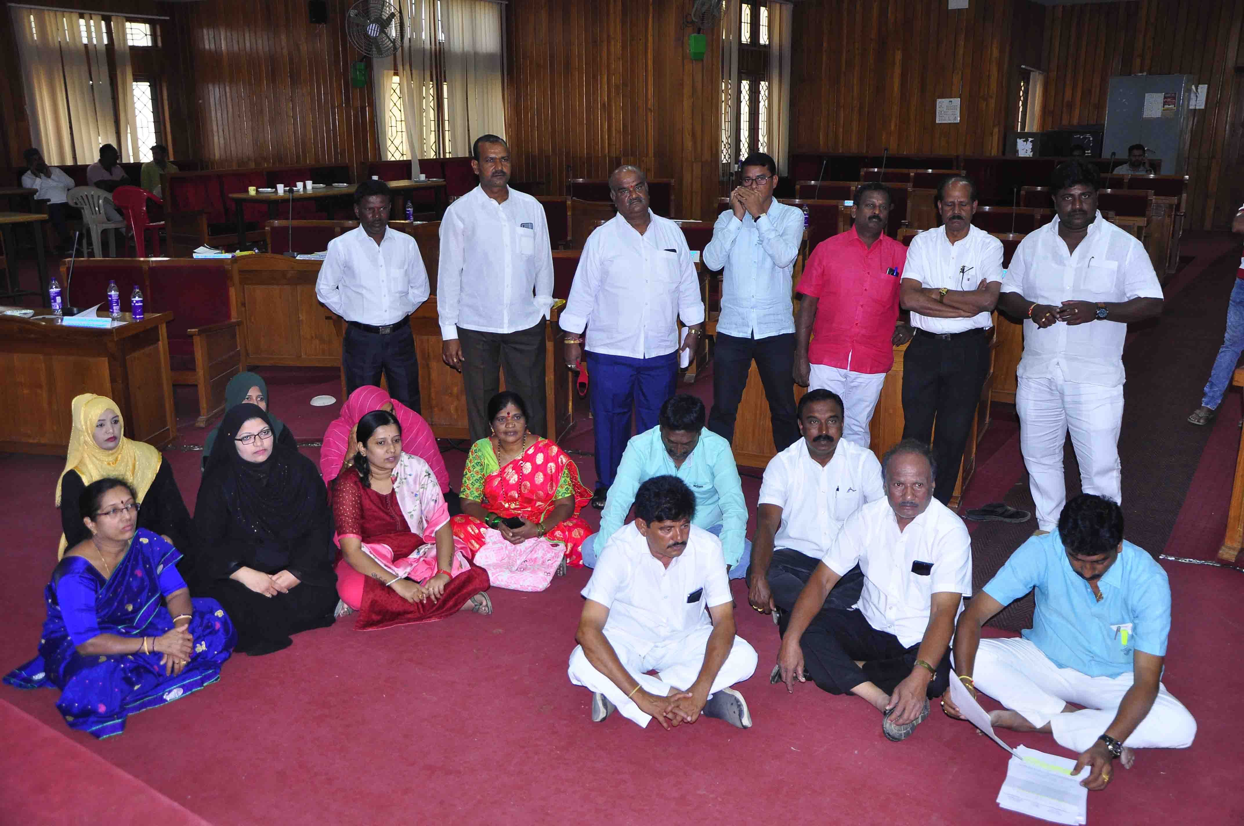 ಹಾಸನ ನಗರಸಭೆಯ ಸಾಮಾನ್ಯ ಸಭೆಯಲ್ಲಿ ಜೆಡಿಎಸ್– ಬಿಜೆಪಿ ಸದಸ್ಯರ ಮಧ್ಯೆ ಜಟಾಪಟಿ