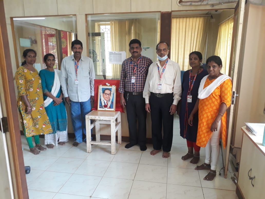 ಬ್ಯಾಂಕ್‌ನಲ್ಲಿ ಅಂಬೇಡ್ಕರ್ ಭಾವಚಿತ್ರ ಆನಾವರಣ