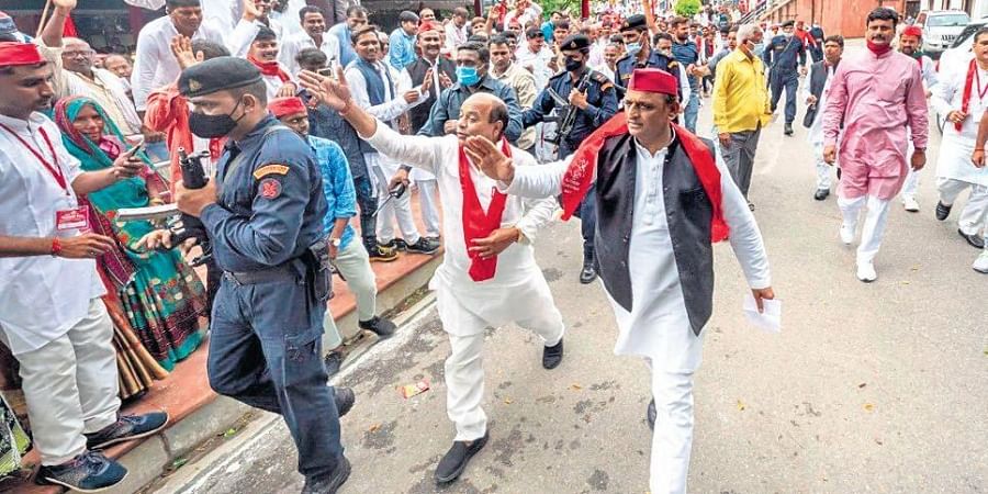 ಸಮಾಜವಾದಿ ಪಕ್ಷದ ಮತಗಟ್ಟೆ ಏಜೆಂಟ್ ಮೇಲೆ ಹಲ್ಲೆ ಪ್ರಕರಣ: ಮಾಜಿ ಸಚಿವ,‌ ಇತರ 17 ಜನರ ವಿರುದ್ಧ ಪ್ರಕರಣ