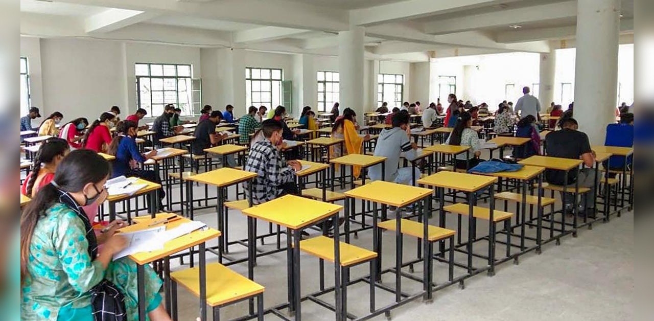 ತಾಯಿಯ ಚಹಾದಂಗಡಿಯಲ್ಲಿ ಕೆಲಸ ಮಾಡುತ್ತಲೇ ʼನೀಟ್‌ʼನಲ್ಲಿ ಮೊದಲ ಯತ್ನದಲ್ಲೇ ಪಾಸ್‌ ಆದ ಯುವಕ