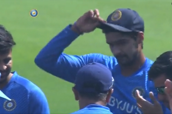 ಏಕದಿನ ಕ್ರಿಕೆಟಿಗೆ ದೀಪಕ್ ಹೂಡ ಪಾದಾರ್ಪಣೆ, ಮಾಜಿ ನಾಯಕ ವಿರಾಟ್ ಕೊಹ್ಲಿಯಿಂದ ಕ್ಯಾಪ್ ಸ್ವೀಕಾರ