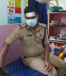 ಕಾಸರಗೋಡು; ಪೊಲೀಸರಿಗೆ ಹಲ್ಲೆ ಮಾಡಿದ ಯುವಕ : ಎಸೈ ಸಹಿತ ನಾಲ್ವರಿಗೆ ಗಾಯ