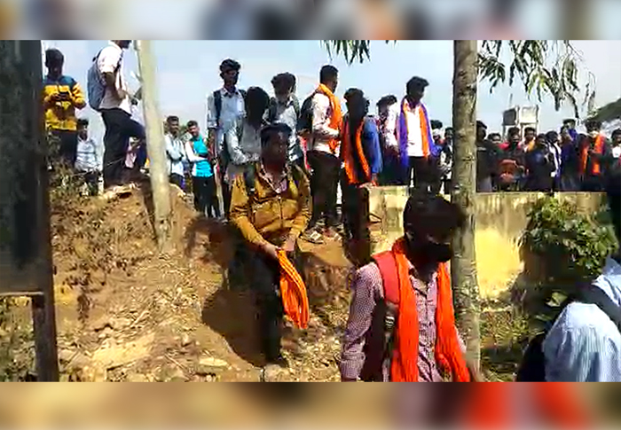 ಚಿಕ್ಕಮಗಳೂರು: ಹಿಜಾಬ್–ಕೇಸರಿ ಶಾಲು ಧರಿಸಿದವರಿಗೆ ಐಡಿಎಸ್‌ಜಿ ಕಾಲೇಜಿನಲ್ಲಿ ಪ್ರವೇಶ ನಿರಾಕರಣೆ