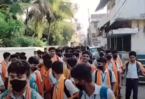 ಮಧ್ಯಪ್ರದೇಶ, ಪುದುಚೇರಿಗೂ ಹಬ್ಬಿದ ಸ್ಕಾರ್ಫ್ ವಿವಾದ: ಹಲವೆಡೆಗೆ ಹಿಜಾಬ್‌ ನಿಷೇಧಕ್ಕೆ ಆಗ್ರಹ