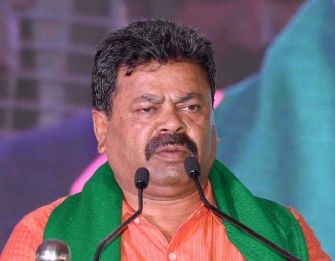 ಮಹಿಳೆಯರ ಬಟ್ಟೆ ನೋಡಿ ಪುರುಷರು ಉದ್ವೇಗಕ್ಕೆ ಒಳಗಾಗುತ್ತಾರೆ ಎಂದ ಎಂ.ಪಿ ರೇಣುಕಾಚಾರ್ಯ