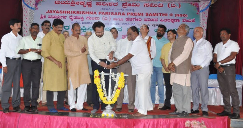 ಅರಣ್ಯ ಪ್ರದೇಶದಲ್ಲಿ ಕೈಗಾರಿಕೆ ನಿರ್ಮಿಸುವುದಕ್ಕೆ ವಿರೋಧಿಸಿ ಪ್ರತಿಭಟನೆ