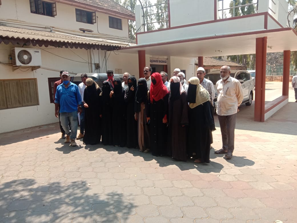 ಚಿಕ್ಕಮಗಳೂರು: ಮುಸ್ಲಿಂ ವಿದ್ಯಾರ್ಥಿನಿಯರಿಗೆ ಆನ್‍ಲೈನ್ ಪರೀಕ್ಷೆಗೆ ನಡೆಸಲು ಆಗ್ರಹಿಸಿ ಮನವಿ