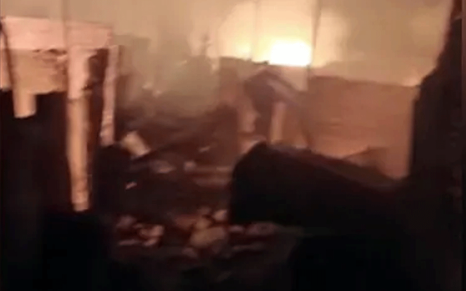 ದಿಲ್ಲಿಯಲ್ಲಿ ಅಗ್ನಿ ಅವಘಡ: 7 ಮಂದಿ ಮೃತ್ಯು, 60 ಗುಡಿಸಲುಗಳು ಬೆಂಕಿಗಾಹುತಿ