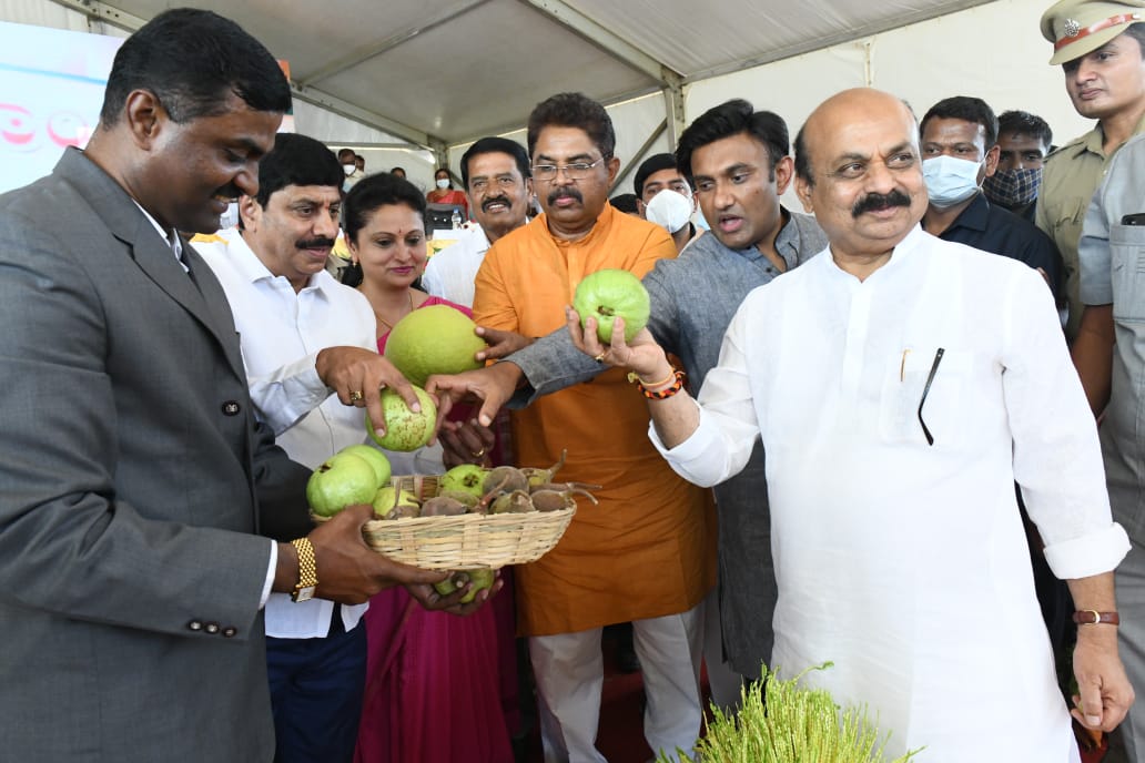 ಕಂದಾಯ ದಾಖಲೆ ಮನೆ ಬಾಗಿಲಿಗೆ ಯೋಜನೆಗೆ ಚಾಲನೆ ನೀಡಿದ ಸಿಎಂ ಬಸವರಾಜ ಬೊಮ್ಮಾಯಿ