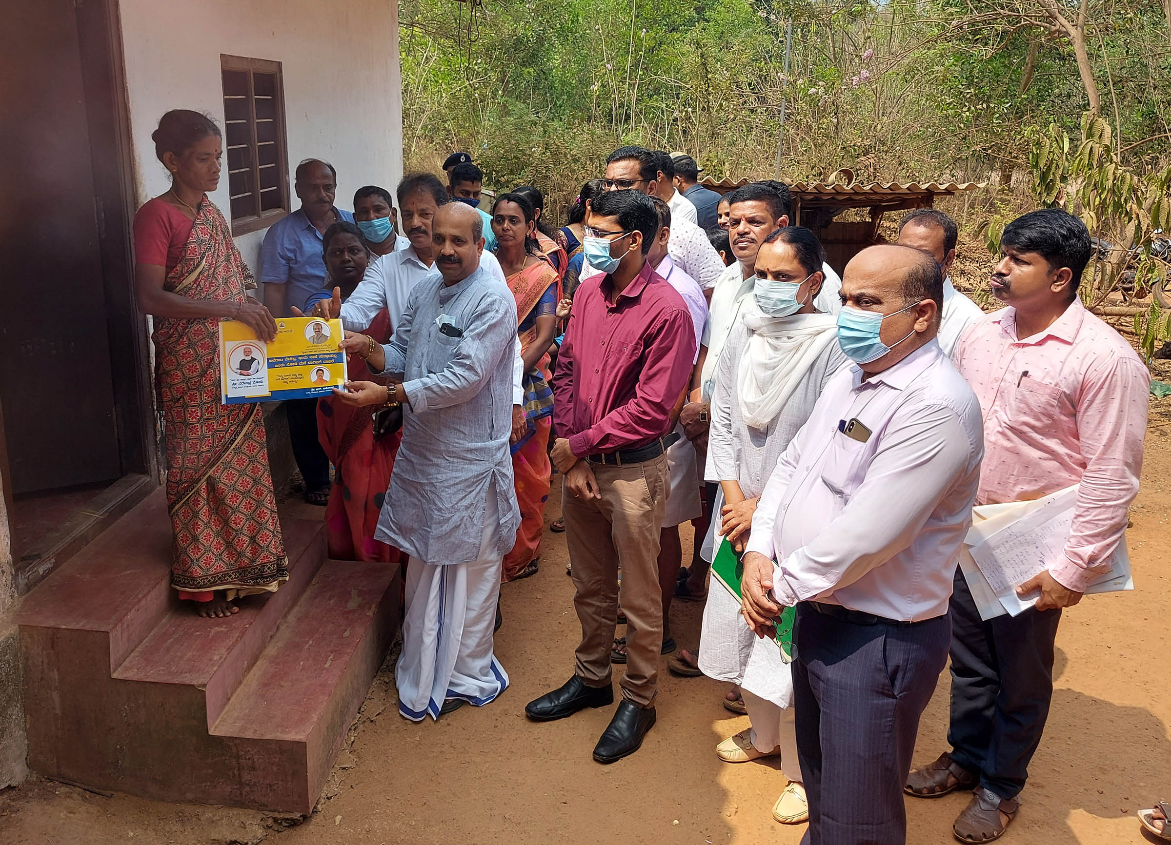 2 ತಿಂಗಳಲ್ಲಿ ಎಲ್ಲ ಮನೆಗಳಿಗೂ ಶಾಶ್ವತ ದಾಖಲೆ ವಿತರಣೆ: ರಘುಪತಿ ಭಟ್