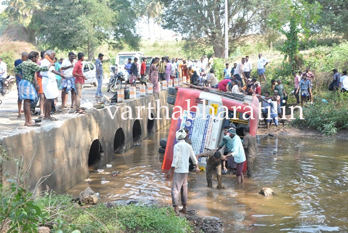 ಹನೂರು: ಕೆಎಸ್ಸಾರ್ಟಿಸಿ ಬಸ್ ಪಲ್ಟಿ; ಇಬ್ಬರು ಮೃತ್ಯು, ಮೂವತ್ತಕ್ಕೂ ಹೆಚ್ಚು ಮಂದಿಗೆ ಗಾಯ