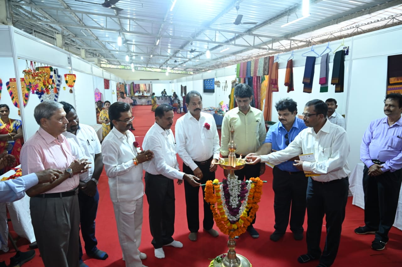 ಮಂಗಳೂರು: ಗಾಂಧಿ ಶಿಲ್ಪಬಜಾರ್ (ಕರಕುಶಲ ಮೇಳ)ಗೆ ಚಾಲನೆ