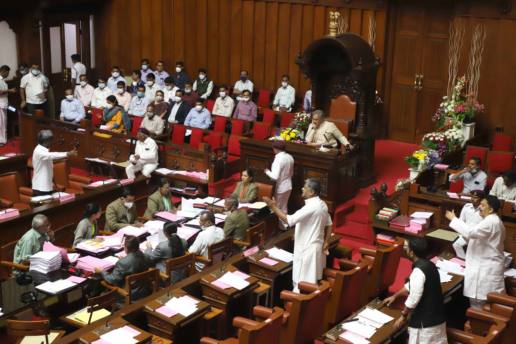 ಶಾಸಕರ ಅನುದಾನ ವಾಪಸ್: ಪರಿಷತ್ತಿನಲ್ಲಿ ಪಕ್ಷಾತೀತವಾಗಿ ಧ್ವನಿಗೂಡಿಸಿದ ಸದಸ್ಯರು
