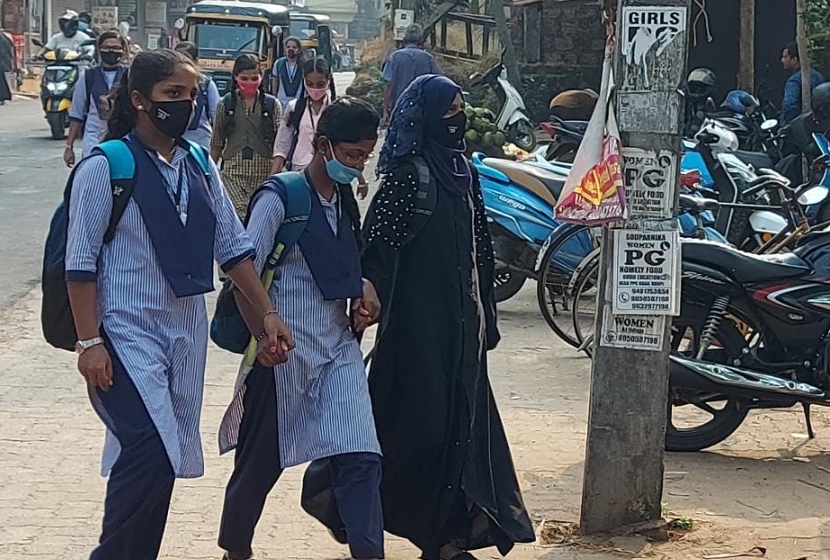 ಉಡುಪಿಯಲ್ಲಿ ಬಹುತೇಕ ಹಿಜಾಬ್‌ ಧಾರಿ ವಿದ್ಯಾರ್ಥಿನಿಯರು ತರಗತಿಗೆ ಗೈರು