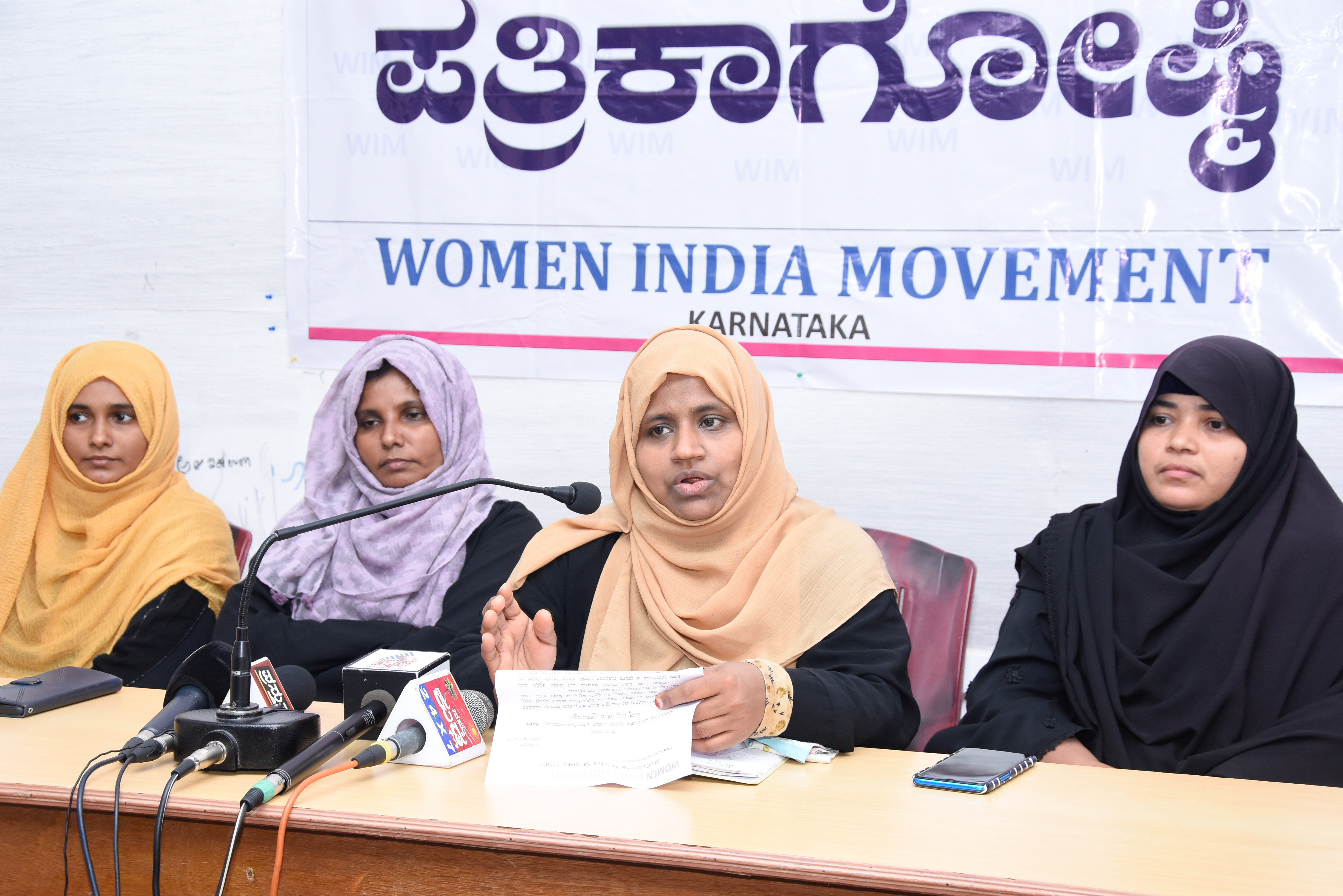 ಹಿಜಾಬ್ ಬಗ್ಗೆ ಹೈಕೋರ್ಟ್ ತೀರ್ಪು ರಾಜಕೀಯ ಪ್ರೇರಿತ: ʼವಿಮ್ʼ ಆರೋಪ