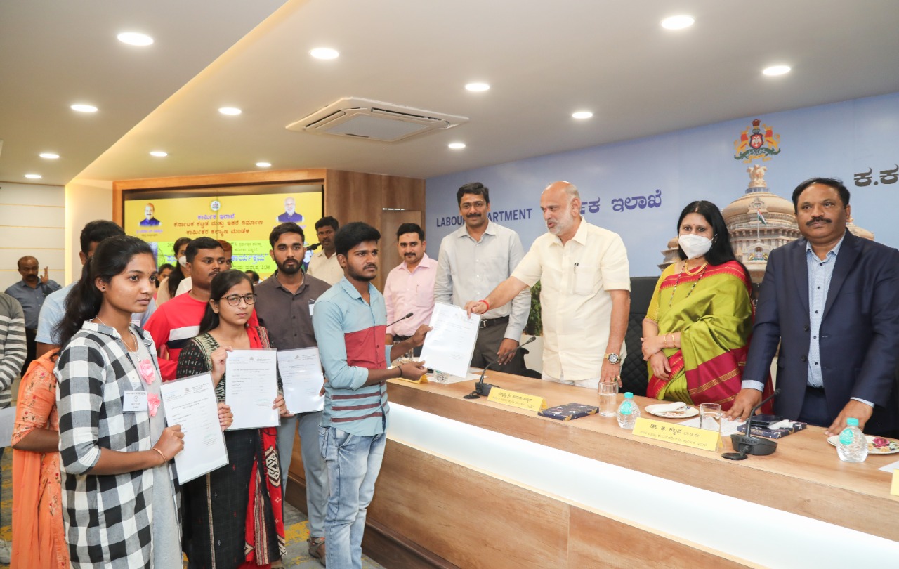 ಕಾರ್ಮಿಕರ ಮಕ್ಕಳೂ ಅಧಿಕಾರಿಗಳಾಗಲಿ, ಮನೆಗೆ ಬೆಳಕಾಗಲಿ: ಸಚಿವ ಶಿವರಾಂ ಹೆಬ್ಬಾರ್