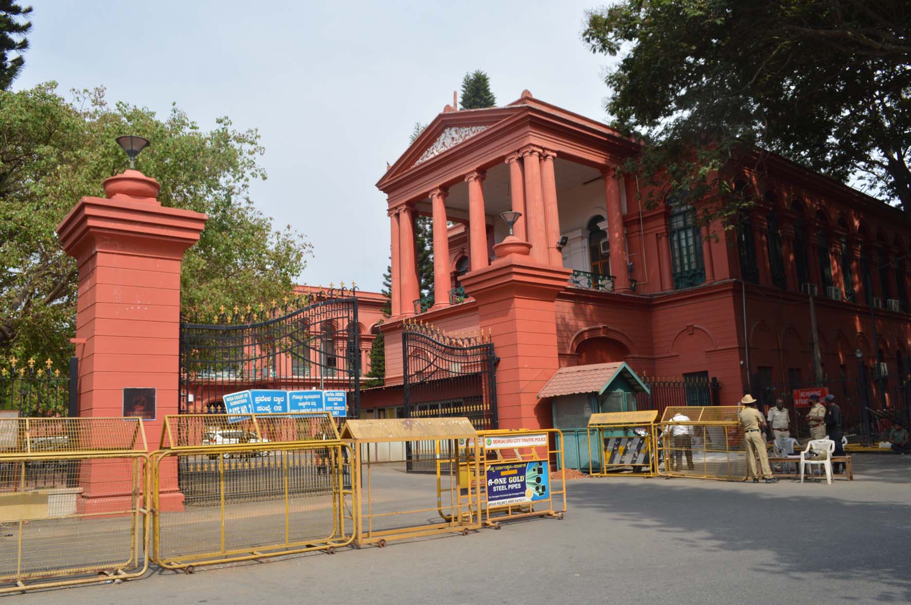 ದರೋಡೆಗೆ ಯತ್ನಿಸಿದ ಪ್ರಕರಣ: ಆರೋಪಿಯ ಜಾಮೀನು ರದ್ದು ಕೋರಿದ್ದ ಪೊಲೀಸರಿಗೆ 1 ಲಕ್ಷ ರೂ. ದಂಡ ವಿಧಿಸಿದ ಹೈಕೋರ್ಟ್