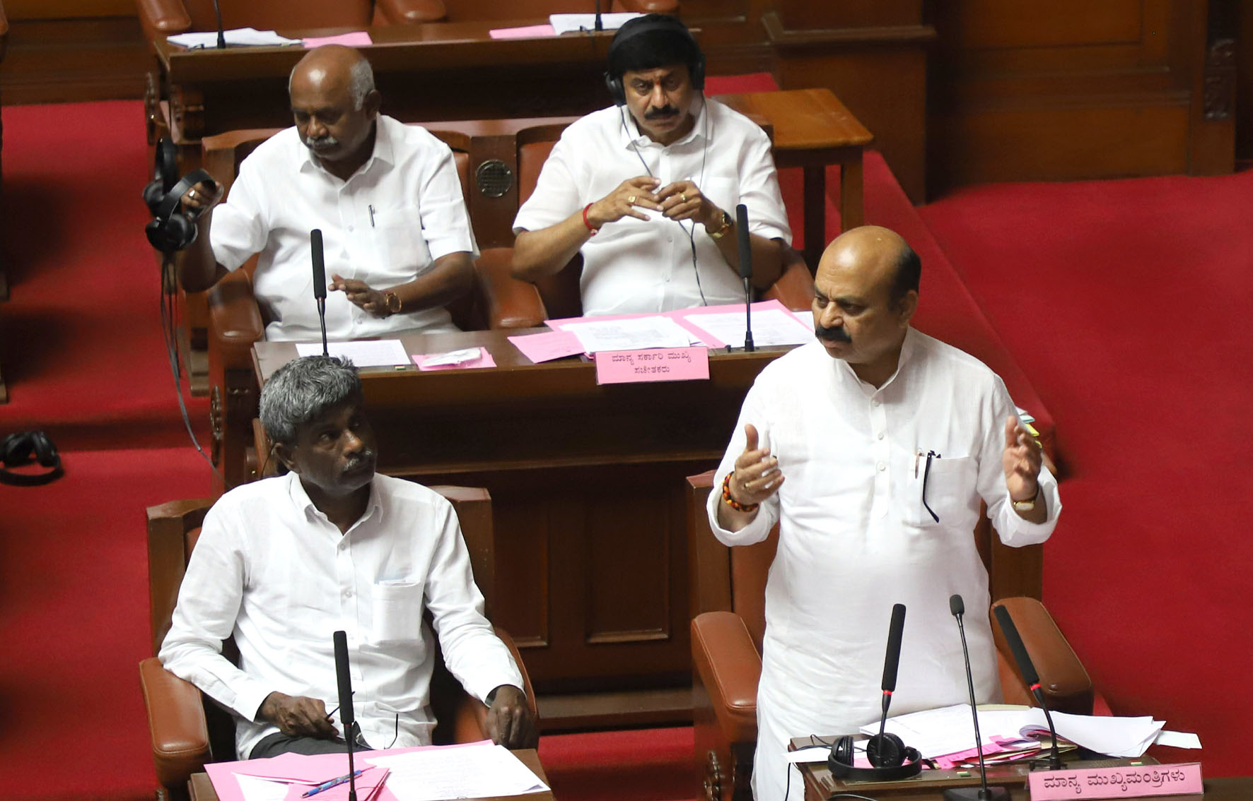 ಹುಕ್ಕಾ ಬಾರ್ ಗೆ ನೀವು ಯಾಕೆ ಹೋಗಿದ್ದೀರಿ?: ಪ್ರತಿಪಕ್ಷ ಸದಸ್ಯನನ್ನು ಪ್ರಶ್ನಿಸಿದ ಮುಖ್ಯಮಂತ್ರಿ, ಸಚಿವರು