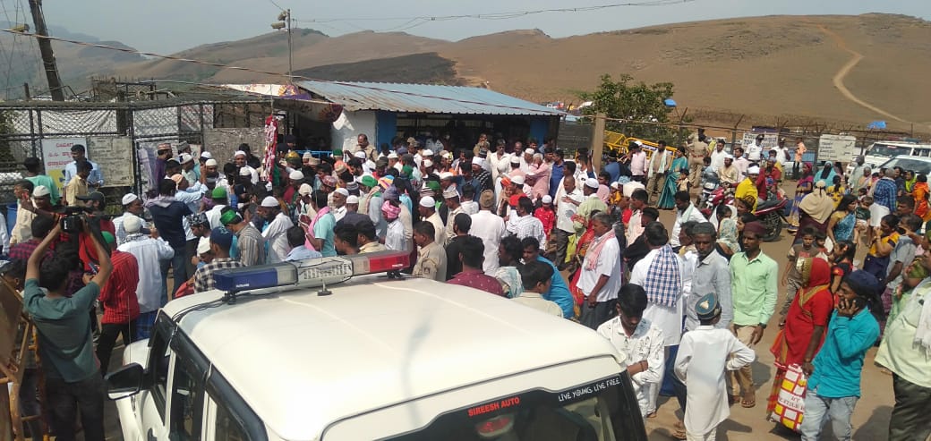 ಬಾಬಾ ಬುಡಾನ್ ದರ್ಗಾ ಉರೂಸ್: ಶಾಖಾದ್ರಿ ನೇತೃತ್ವದಲ್ಲಿ ಧಾರ್ಮಿಕ ಆಚರಣೆಗೆ ಜಿಲ್ಲಾಡಳಿತದಿಂದ ಅವಕಾಶ ನಿರಾಕರಣೆ