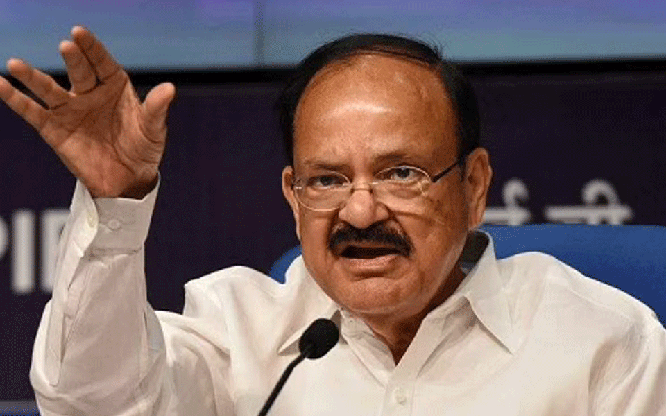 ಶಿಕ್ಷಣದ ಕೇಸರೀಕರಣ ಎಂದು ಆರೋಪಿಸಲಾಗುತ್ತಿದೆ, ಕೇಸರಿಯಲ್ಲೇನು ತಪ್ಪಿದೆ?: ಉಪರಾಷ್ಟ್ರಪತಿ ವೆಂಕಯ್ಯ ನಾಯ್ಡು