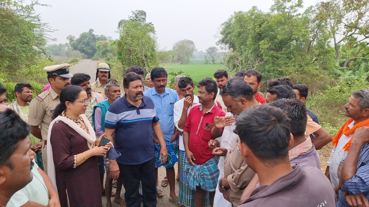 ಯಮ್ಮಿಗನೂರಿಗೆ ಭೇಟಿ ನೀಡಿ ಬೆಳೆ ನಷ್ಟ ಪರಿಶೀಲಿಸಿದ ಕೃಷಿ ಸಚಿವ ಬಿ.ಸಿ.ಪಾಟೀಲ್