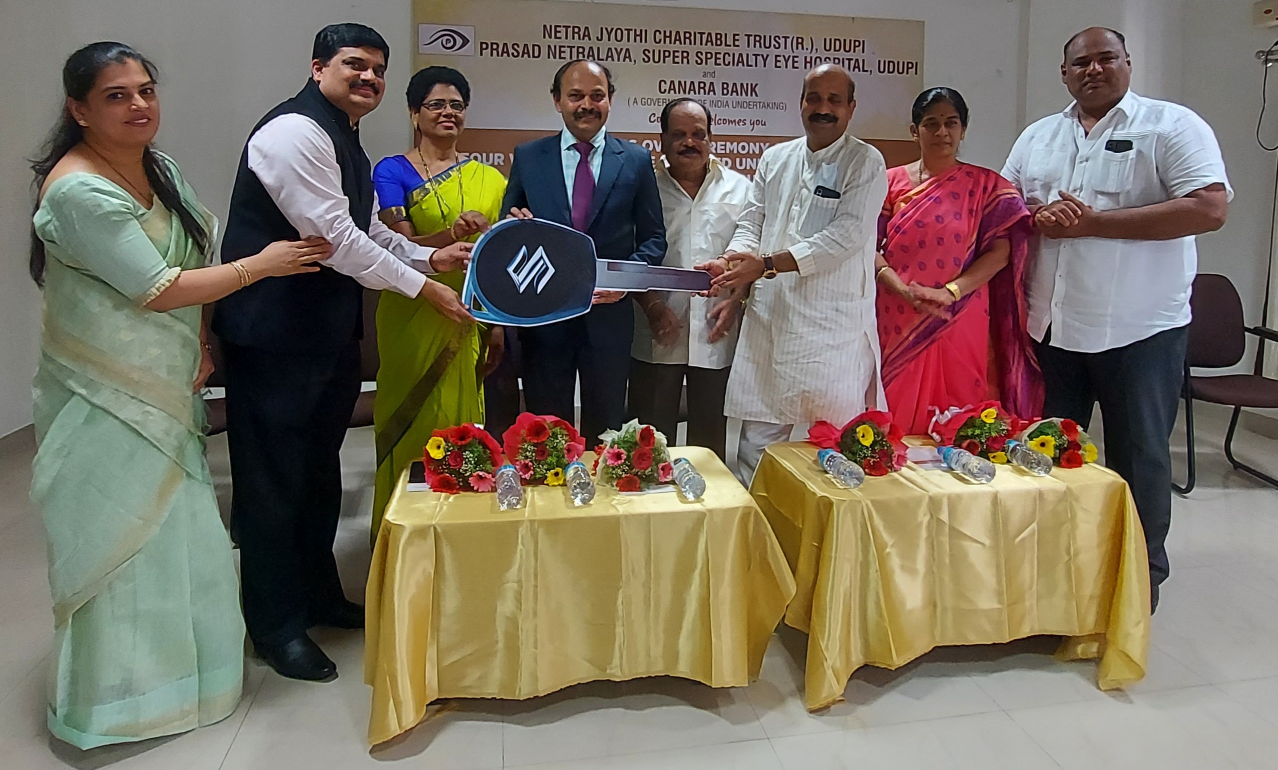 ಉಡುಪಿ ಪ್ರಸಾದ್ ನೇತ್ರಾಲಯಕ್ಕೆ ವಾಹನ ಹಸ್ತಾಂತರ