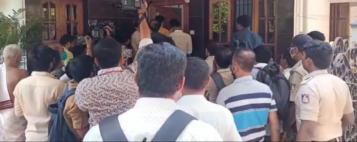 ನಮ್ಮ ಮಗಳು ಸುರಕ್ಷಿತವಾಗಿ ಮನೆ ಸೇರಿದರೆ ಸಾಕು