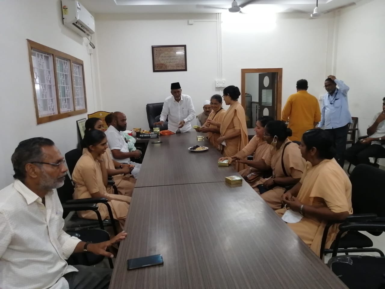 ಉಳ್ಳಾಲ ದರ್ಗಾಕ್ಕೆ ಗಣ್ಯರ ಭೇಟಿ