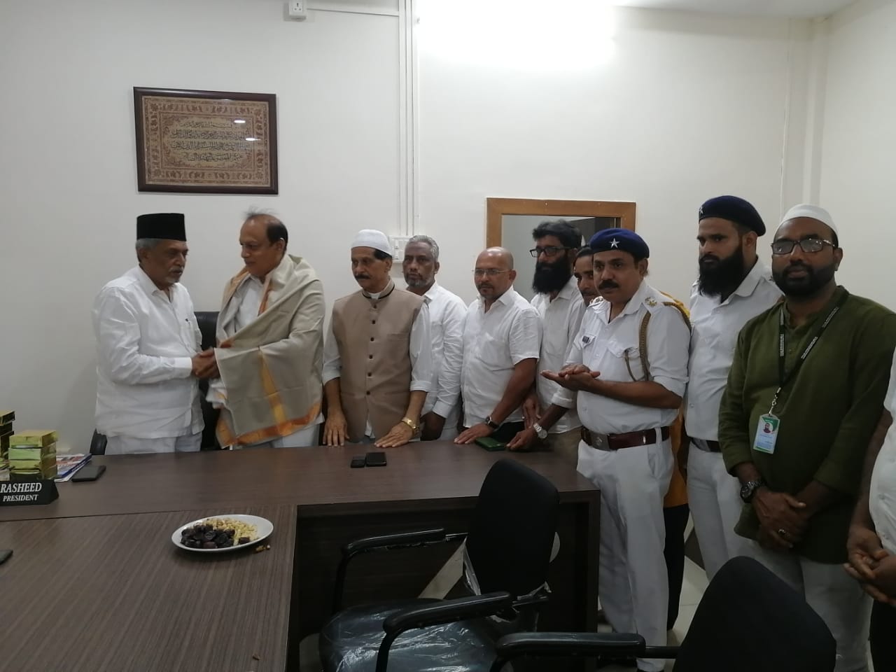 ಉಳ್ಳಾಲ ದರ್ಗಾಕ್ಕೆ ಮಾಜಿ ಸಚಿವ ವಿನಯ್ ಕುಮಾರ್ ಸೊರಕೆ ಭೇಟಿ