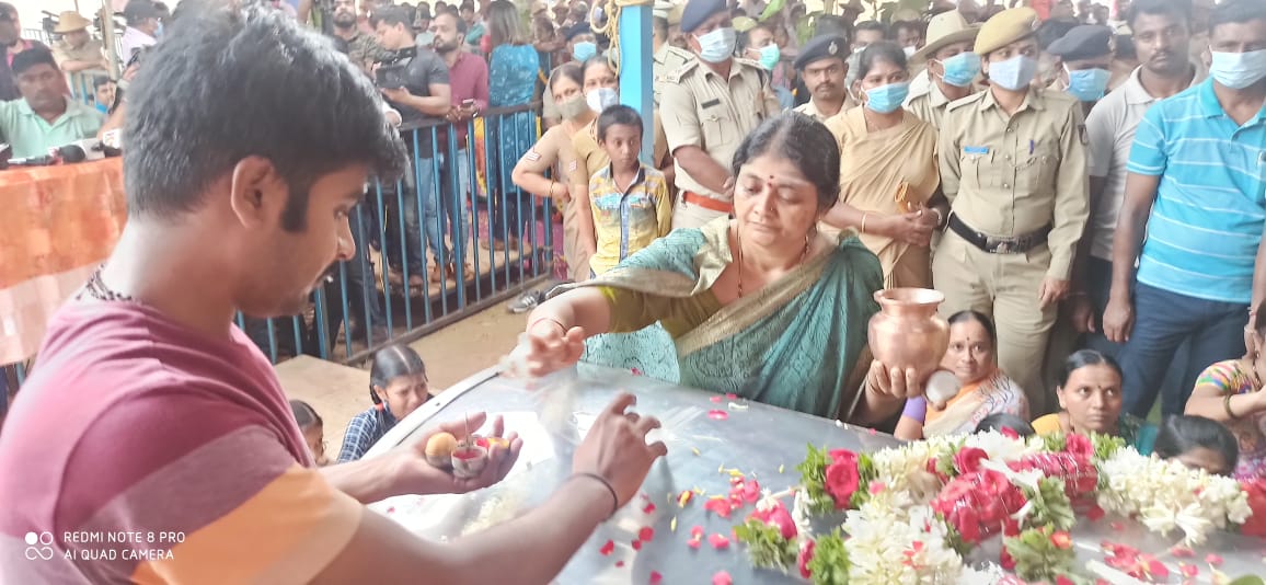 ಹಾವೇರಿ: ಹುಟ್ಟೂರು ತಲುಪಿದ ನವೀನ್ ಪಾರ್ಥಿವ ಶರೀರ