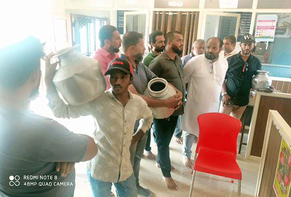 ತಲಪಾಡಿಯಲ್ಲಿ ಕುಡಿಯುವ ನೀರಿನ ಸಮಸ್ಯೆ: ನಾಗರಿಕ ಸಮಿತಿಯಿಂದ ಖಾಲಿ ಕೊಡಗಳೊಂದಿಗೆ ಗ್ರಾಪಂ ಕಚೇರಿಗೆ ಮುತ್ತಿಗೆ