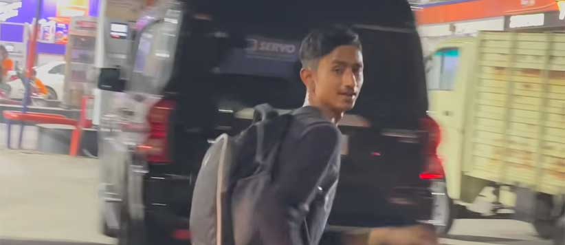 ಸೇನೆಗೆ ಸೇರುವ ಸಲುವಾಗಿ ಮಧ್ಯರಾತ್ರಿ ರಸ್ತೆಬದಿಯಲ್ಲಿ ಓಡುತ್ತಿದ್ದ 19ರ ಹರೆಯದ ಯುವಕ: ವೀಡಿಯೊ ವೈರಲ್‌