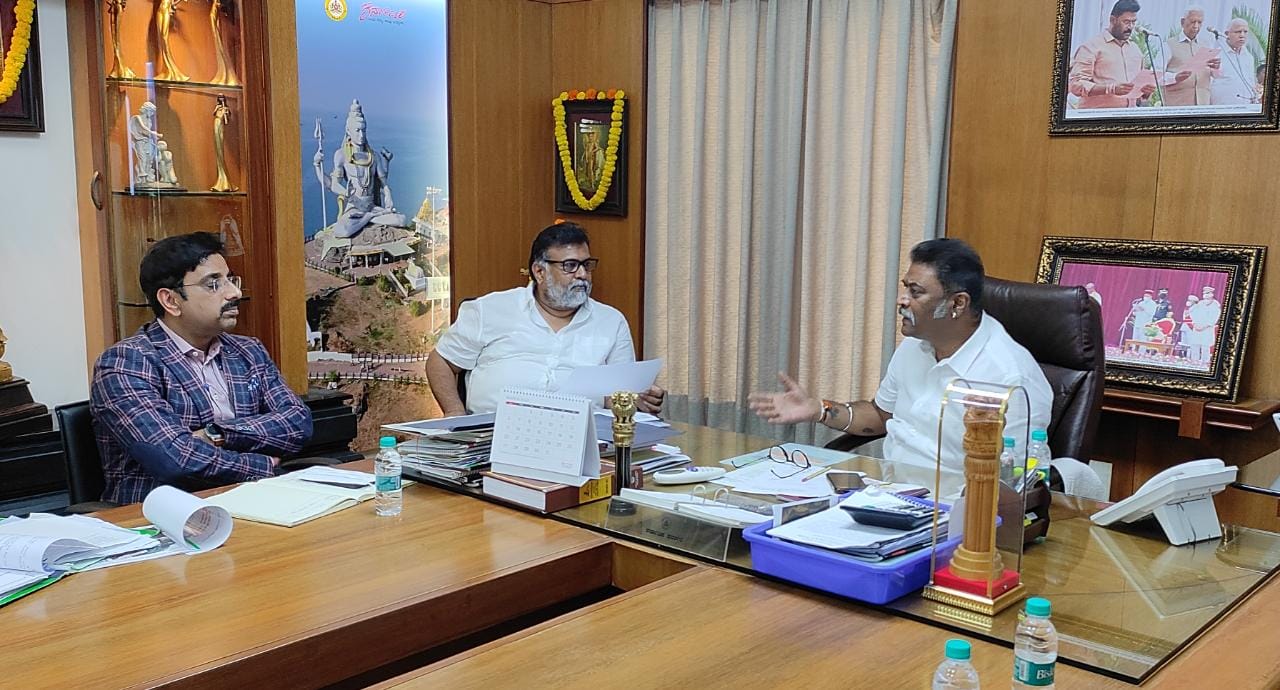 ಒಂದೂವರೆ ತಿಂಗಳಲ್ಲಿ‌ ಶ್ರೀರಂಗಪಟ್ಟಣದಲ್ಲಿ ಅಭಿವೃದ್ಧಿ ಕಾರ್ಯ ಕೈಗೊಳ್ಳಿ:  ಸಚಿವ ಆನಂದ್ ಸಿಂಗ್ ಸೂಚನೆ